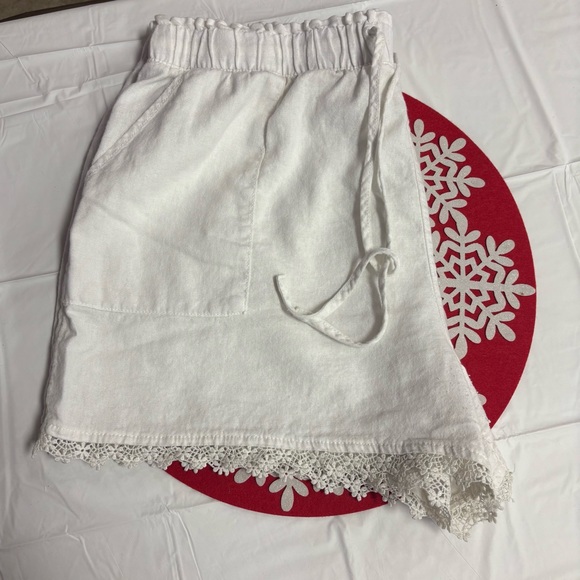 Pants - White Lace Trim Shorts